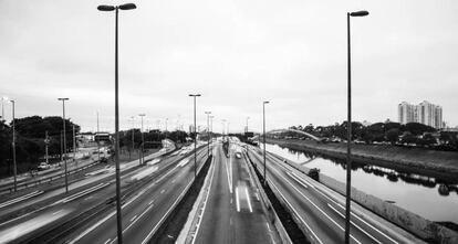 A vista das pistas expressas da Marginal a partir da ponte da Casa Verde, na Zona Oeste da cidade de São Paulo.