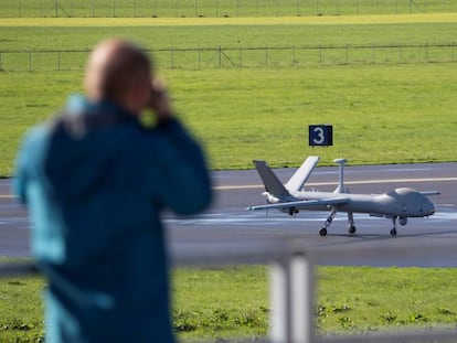 Un dron de reconocimiento en la base suliza de Emmen.