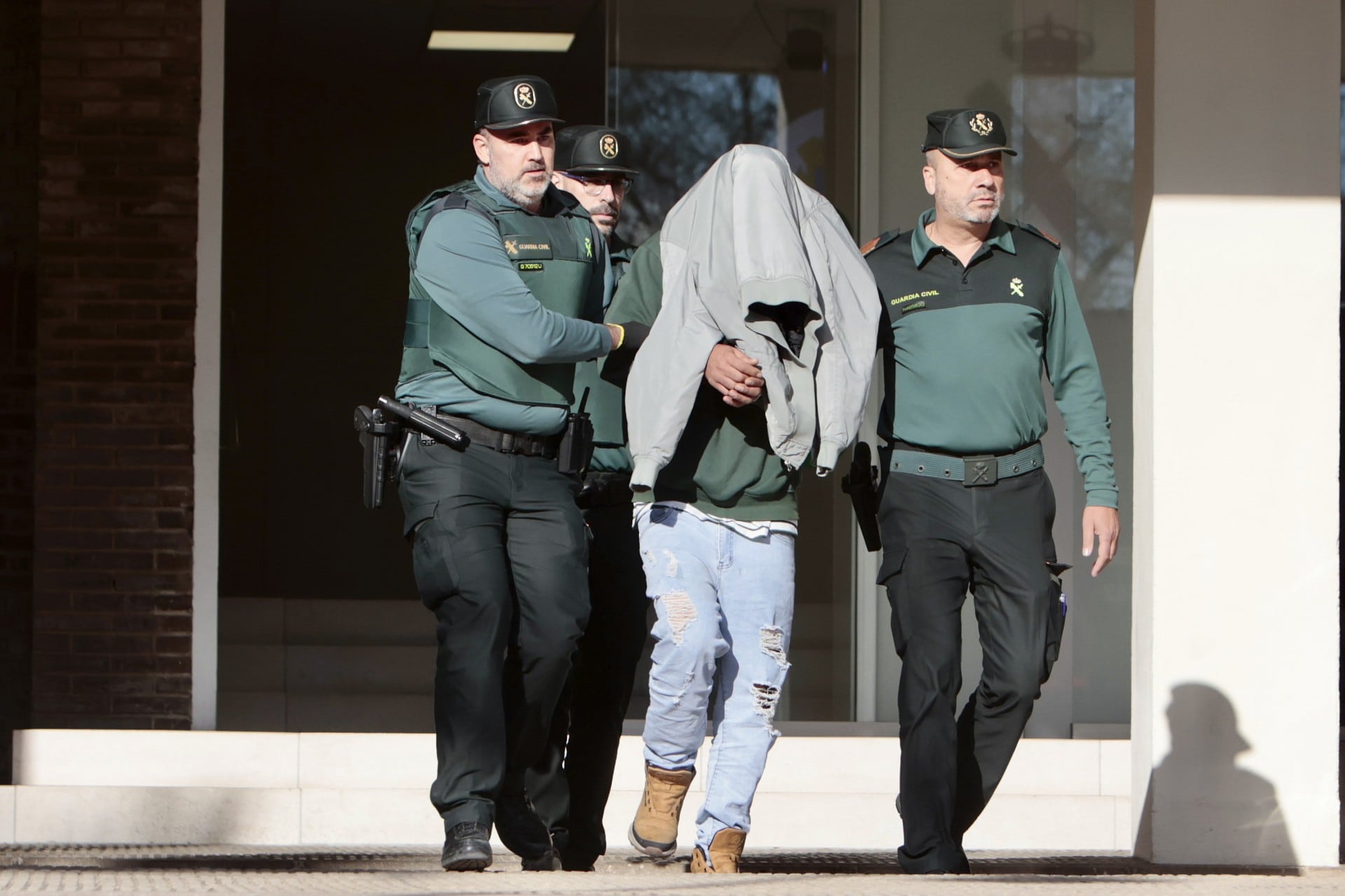 El detenido por el doble crimen, durante de su traslado este viernes.