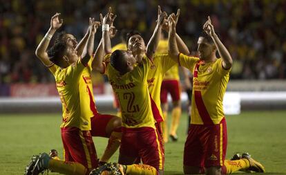 Los jugadores de Monarcas Morelia, tras el partido con los Xolos.