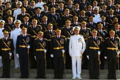 La cúpula del Ejército turco, con el general Isik Kosaner (cuarto por la derecha) al frente, el 28 de agosto de 2010, en Ankara.