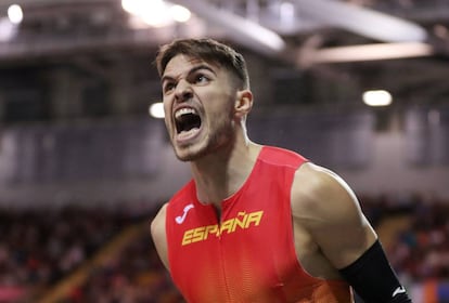 Óscar Husillos, tras ganar su semifinal de 400m.