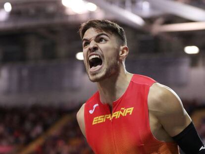 Óscar Husillos, tras ganar su semifinal de 400m.