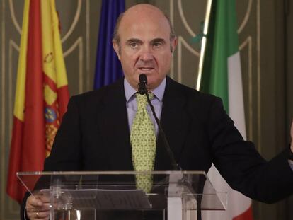 El ministro de Econom&iacute;a, Luis de Guindos, en Roma.