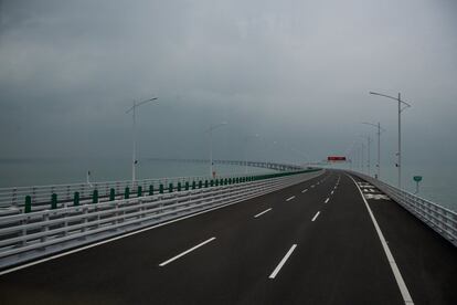 Una sección del Puente Hong Kong-Macao-Zhuhai, durante el día de su apertura, el 24 de octubre de 2018.