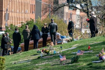 Funeral no The Green-Wood Cemetery, no Brooklyn, em Nova York, neste sábado.