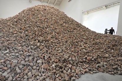 Montón de escombros, proyecto de la artista Lara Almarcegui en Venecia.