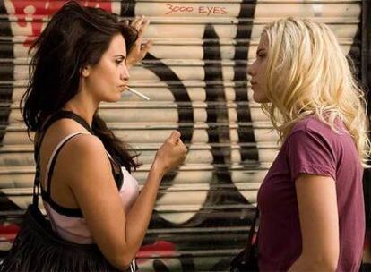 Penélope Cruz y Scarlett Johansson en una imagen promocional del rodaje de <i>Vicky Cristina Barcelona.</i>