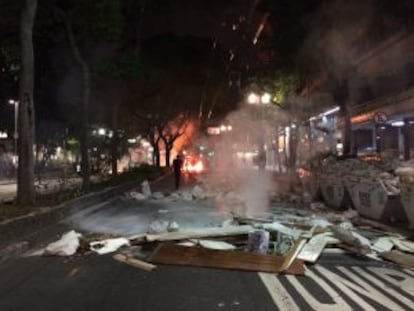 Barricada na avenida São Luís.