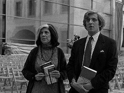 Susan Sontag (1933-2004), con su hijo David Rieff.