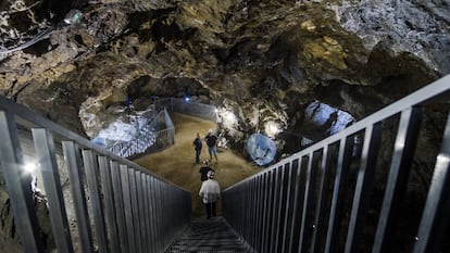 Galeria de acesso à geoda maior da Europa em em Pulpi, Almeria.