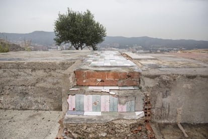 Baldosas utilizadas en una de las barracas que se construyeron en el Turó de la Rovira