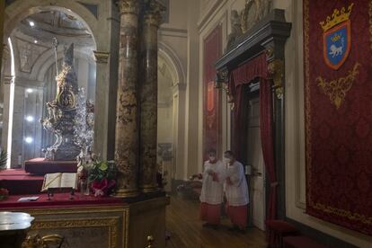 Misa por la festividad de San Fermín en la catedral de Pamplona, el 7 de julio.