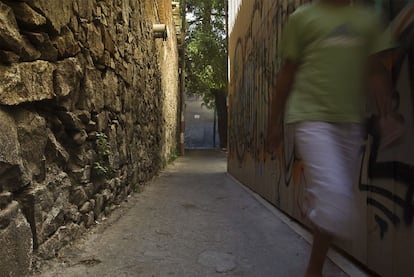 El enigmático corredor sin nombre que sale de la calle de Sant Feliu de Guixols de Sants.