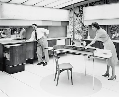 The “Miracle Kitchen of the Future” was the brainchild of appliance maker Whirlpool and the Radio Corporation of America (RCA). 