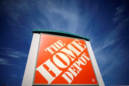 El cartel de una tienda de Home Depot en Los Ángeles (California).