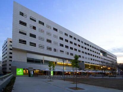 Fachada del nuevo hotel NH Constanza, inaugurado recientemente por NH Hoteles en Barcelona.
