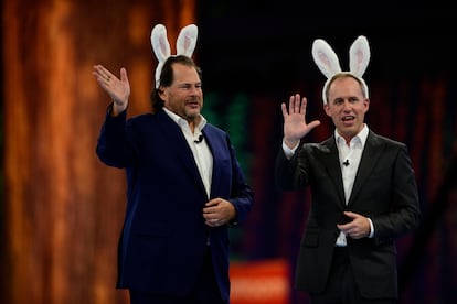 Marc Benioff (a la izquierda) y Bret Taylor, codirectores generales de Salesforce, durante una conferencia de septiembre pasado en San Francisco (California).