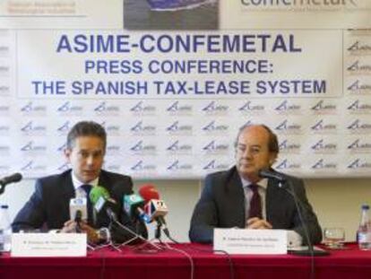 El secretario general de la patronal gallega del metal (Asime), Enrique Mallón (i), junto a su homólogo en la Confederación Española de Organizaciones Empresariales del Metal (Confemetal), Andrés Sánchez (d). EFE /Archivo