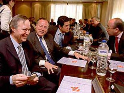 De izquierda a derecha: Josep Piqué, José María Álvarez del Manzano, Federico Trillo y Miguel Ángel Cortés, en la reunión del comité ejecutivo nacional del Partido Popular.