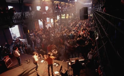 Música en directo en el mercado de Pescado de St. Pauli, en Hamburgo (Alemania).