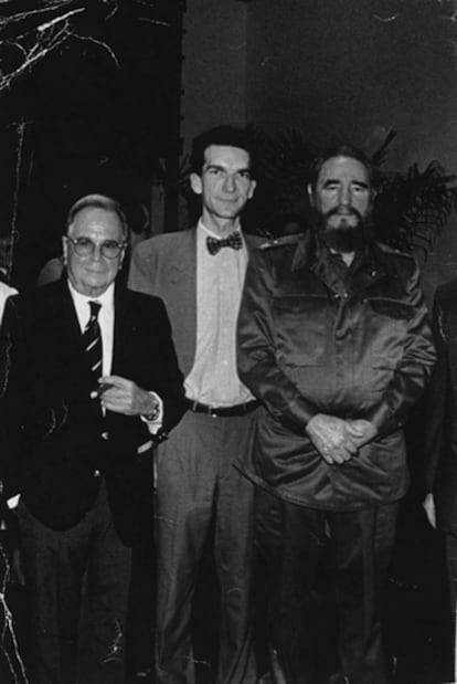 Jose Félix Llopis (izquierda), Stefan Witkowski, experto en América Latina, y Fidel Castro.