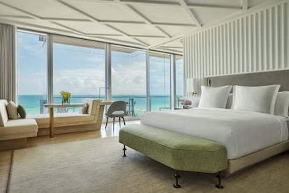 El Four Seasons en Surfside (Miami, Estados Unidos) es “un elegante oasis que hace referencia al pasado histórico de Florida y que, al mismo tiempo, está firmemente arraigado en las comodidades contemporáneas”. El precio de una habitación por noche parte de los 1.800 dólares (1.617 euros).