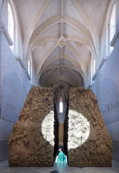 Vista de sala de la exposición de Delcy Morelos 'Profundis', en el CAAC de Sevilla. 