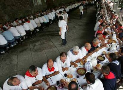 Vista general de la comida que la Cofradía San Roque celebra cada último domingo de agosto.