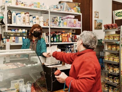 Las ventas del sector servicios moderan la subida al 18% en marzo