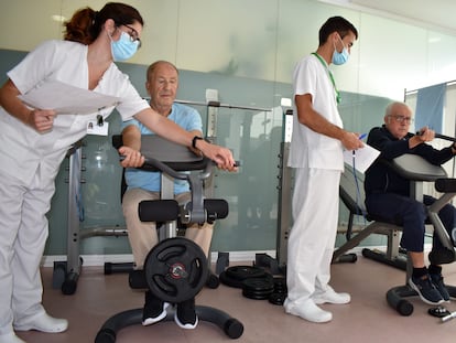 Pacientes en un hospital de Girona.