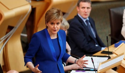 Sturgeon, al Parlament d'Escòcia.