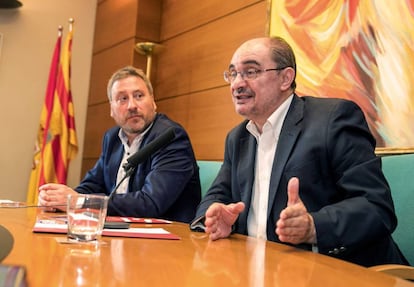 El secretario general del PSOE Aragón, Javier Lambán, y el presidente de Chunta Aragonesista, José Luis Soroada.