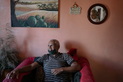 Rubén Lovera en su casa de La Fénix. 