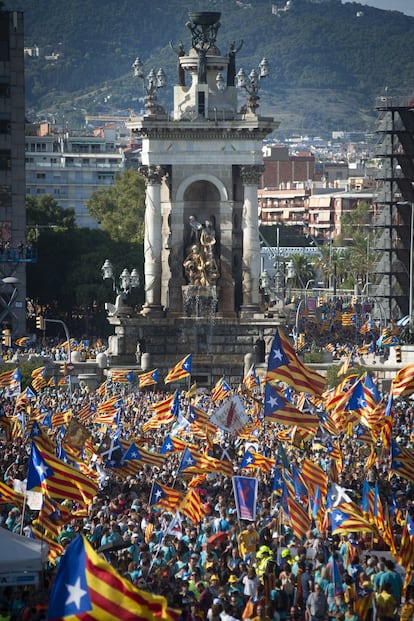 Vista general concentración en la plaça d'Espanya (Barcelona).