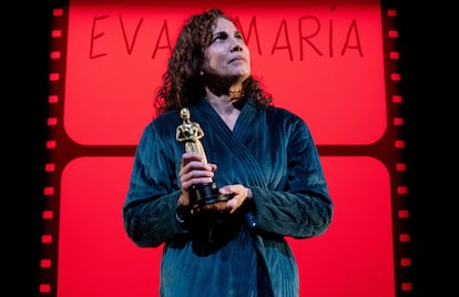 La actriz Toni Acosta en una escena de la obra 'Una madre de película', Teatro Bellas Artes, Madrid.