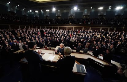 Los republicanos arroparon al presidente Trump a lo largo de la noche interrumpiendo con aplausos su discurso.