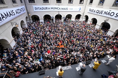 Lectura en Facultad de Derecho de la Universidad de Sao Paulo de uno de los dos manifiestos en defensa de la democracia