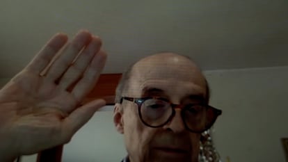 Álvaro Leyva al momento de tomar juramento ante la Comisión de Acusaciones.