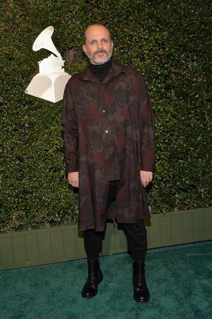 Miguel Bosé a su llegada a la gala de los Premios Grammy Latinos en Las Vegas. Anoche cantó en la gala que homenajeaba a Joan Manuel Serrat con el premio Persona del Año 2014.