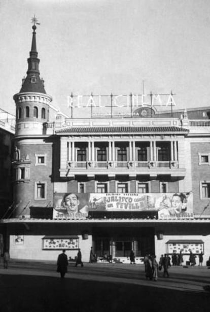 El Real Cinema estrena 'Jalisco canta en Sevilla' en 1949.