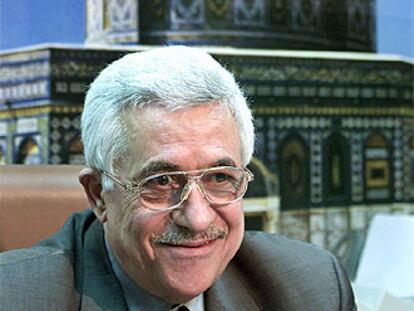 Abu Mazen, en junio de 2003, cuando era primer ministro palestino, mientras esperaba a Colin Powell en Jericó.