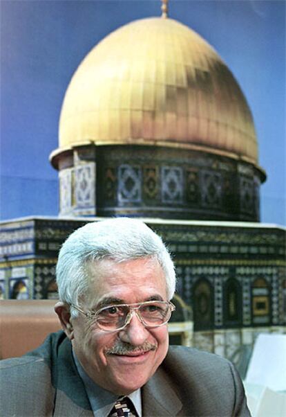 Abu Mazen, en junio de 2003, cuando era primer ministro palestino, mientras esperaba a Colin Powell en Jericó.