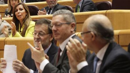 Camacho observa en el Senado a Rajoy, Gallard&oacute;n y Montoro.