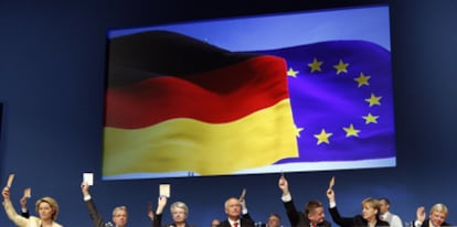 La canciller Angela Merkel y delegados de su partido, la Unión Demócrata Cristiana, durante el congreso celebrado en Leipzig.