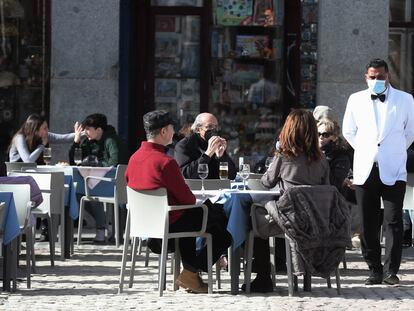 Varias mesas en una terraza del centro de Madrid, este viernes.