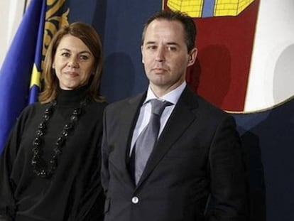 Andrés Gómez Gordo, junto a María Dolores de Cospedal, en su etapa de asesor de la entonces presidenta de Castilla-La Mancha.