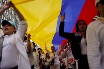 “Esta es una marcha en silencio, cívica, de recogimiento, sin proselitismo, sin banderas partidistas, sin consignas agresivas”, señalaba el texto de la convocatoria.
