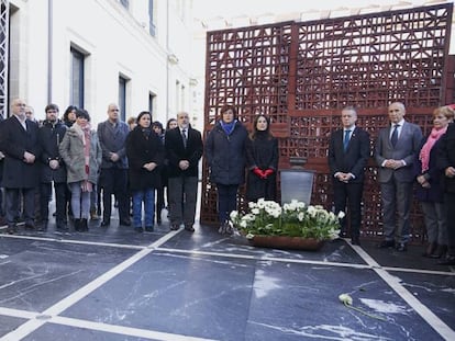 El Parlamento vasco conmemora el 'Día de la Memoria' con la participación de todos los partidos salvo el PP, en noviembre de 2019.