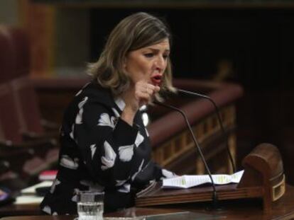 Solo una diputada secunda a la cúpula del partido y rechaza unos Prespuestos que sus compañeros también criticaron por perjudicar a Galicia